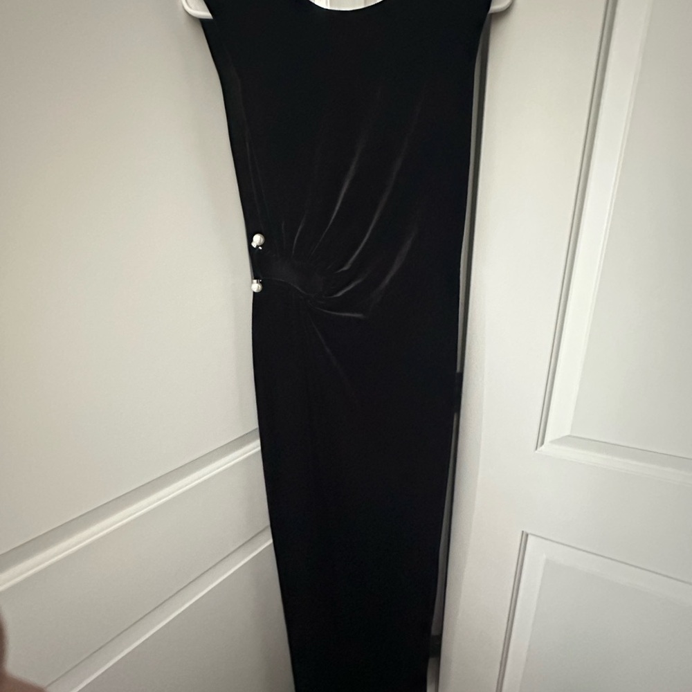 Elegant Black Sleeveless Dress